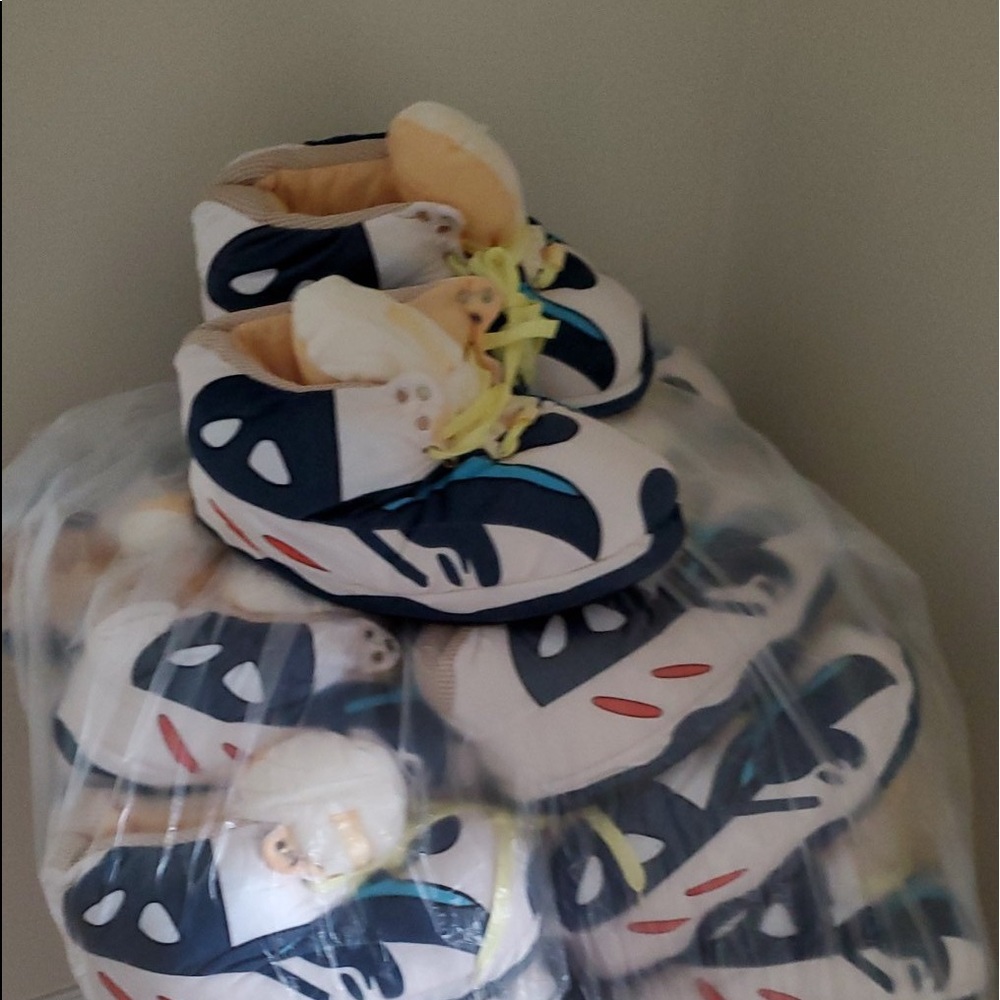 Slippers - Picture 4 of 4